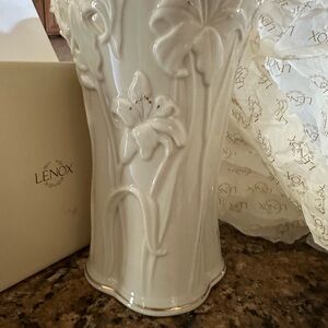 Lenox Lovely Daylilies vase